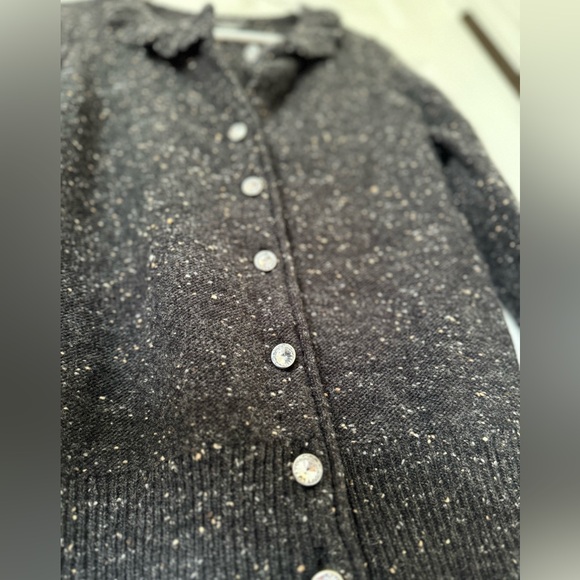 Dk thick warm wool and cashmere sweater with ruffle collar and jeweled buttons - Picture 6 of 7